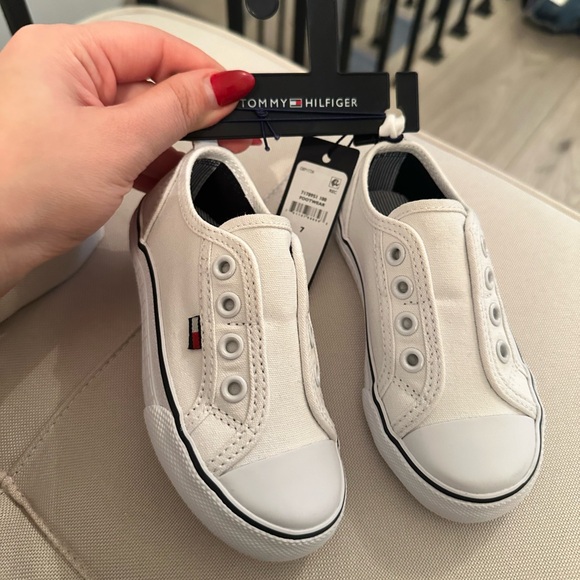 Tommy Hilfiger brand new with tags unisex kids Us 7 - Picture 1 of 3